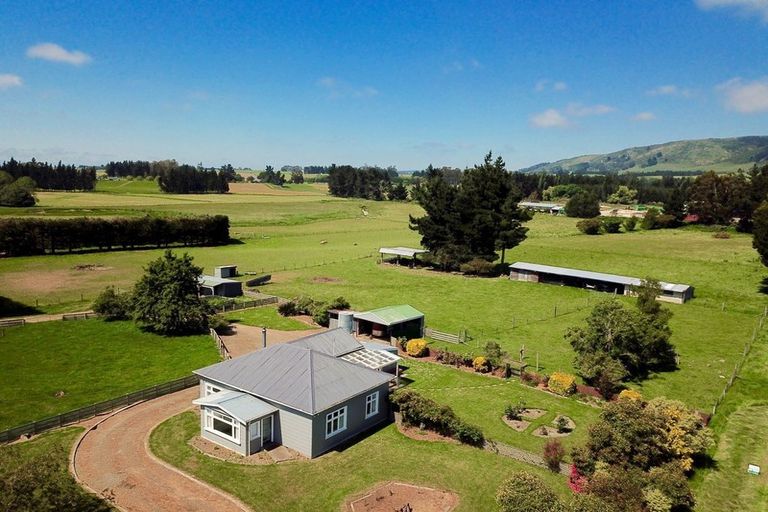 Photo of property in 64 Waihao Back Road, Waimate, 7979