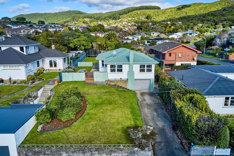 Photo of property in 31 Larsen Crescent, Tawa, Wellington, 5028
