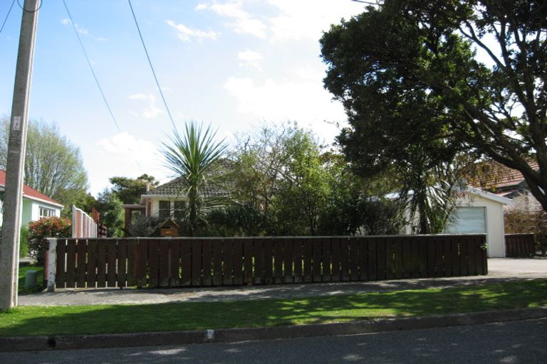 Photo of property in 249 Riverside Drive, Waterloo, Lower Hutt, 5011
