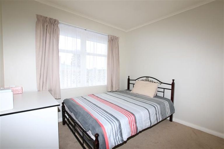 Photo of property in 32 Kelwyn Road, Kelston, Auckland, 0602