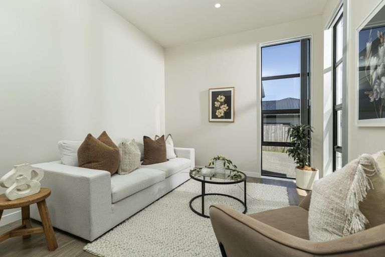 Photo of property in 1 Mcindoe Road, Kumeu, 0810