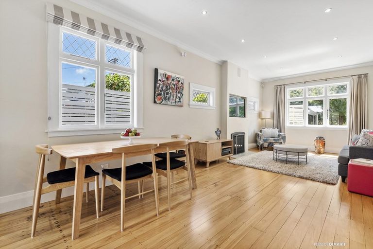 Photo of property in 17 Aorangi Terrace, Thorndon, Wellington, 6011