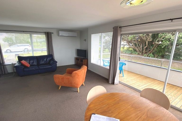 Photo of property in 3/111 Sylvan Avenue, Northcote, Auckland, 0627