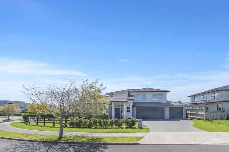 Photo of property in 32 Bayvista Drive, Karaka, Papakura, 2113