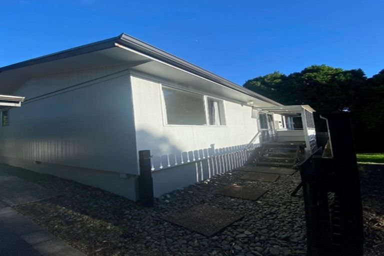 Photo of property in 17 Tauhinu Road, Greenhithe, Auckland, 0632