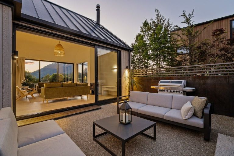 Photo of property in 1 Torridon Court, Jacks Point, Queenstown, 9371