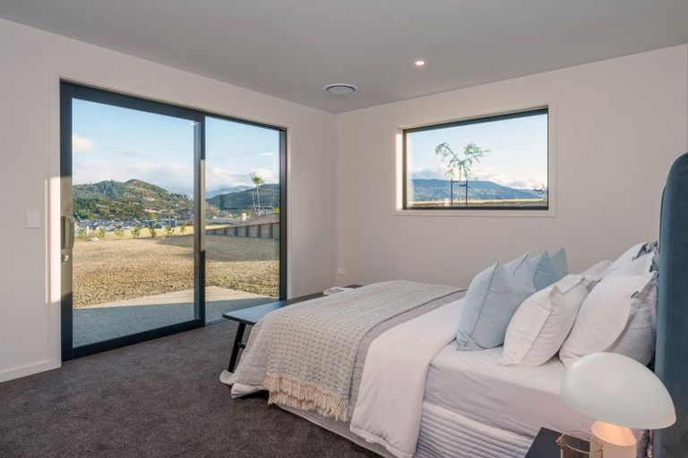 Photo of property in 30 Carrickmore Crescent, Wanaka, 9305