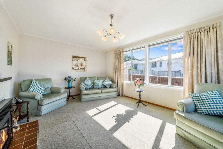 Photo of property in 32 Rangituhi Crescent, Takapuwahia, Porirua, 5022