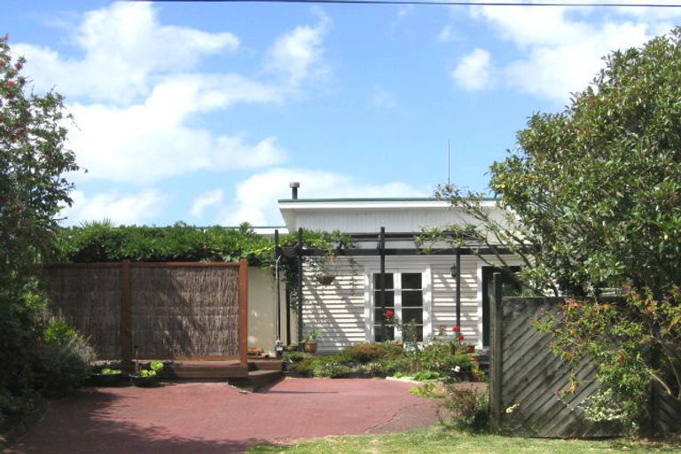 Photo of property in 36 Dakota Avenue, Beach Haven, Auckland, 0626