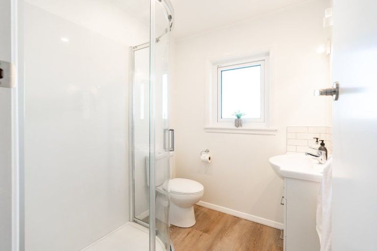 Photo of property in 113 Queens Drive, Lyall Bay, Wellington, 6022