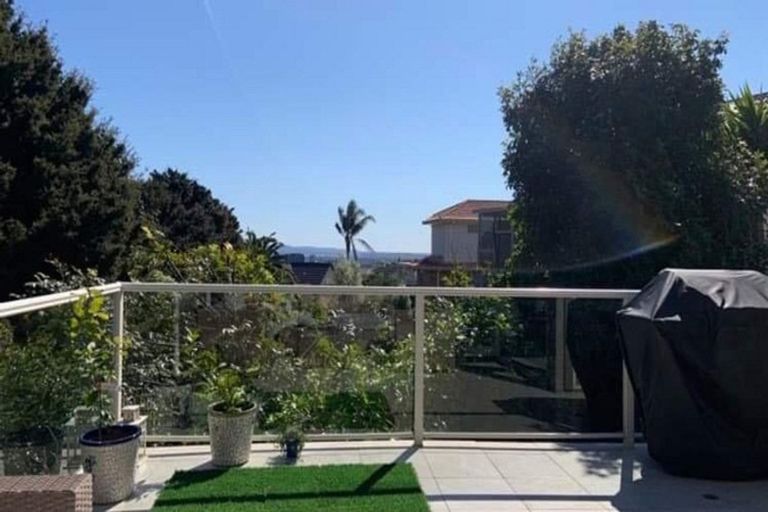 Photo of property in 57a Ribbonwood Crescent, Goodwood Heights, Auckland, 2105