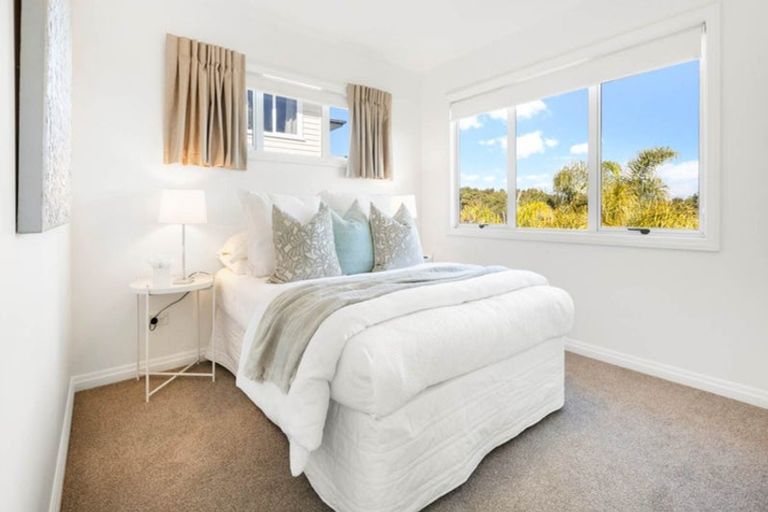 Photo of property in 10a Mackay Drive, Greenhithe, Auckland, 0632