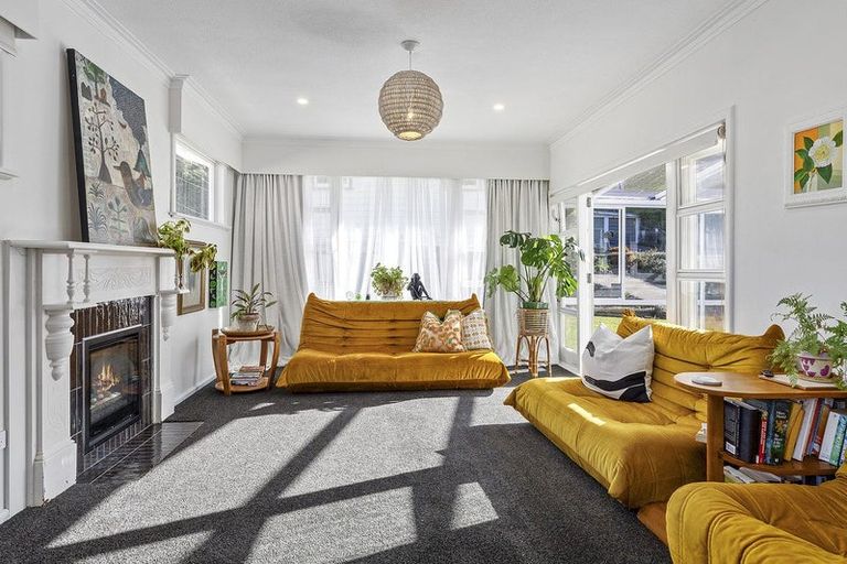 Photo of property in 58 Airlie Road, Plimmerton, Porirua, 5026