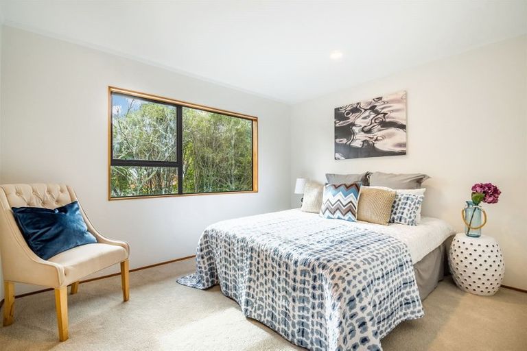 Photo of property in 1/29 Radiata Lane, Chatswood, Auckland, 0626