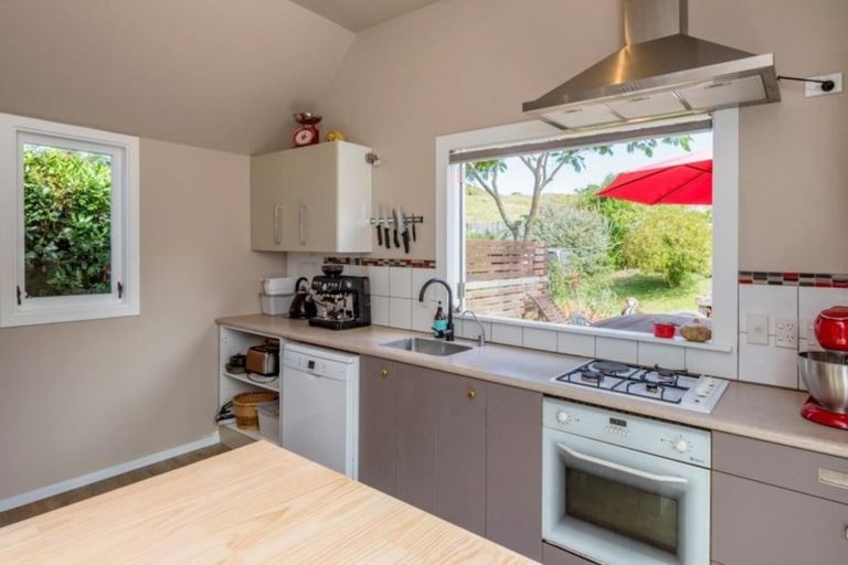 Photo of property in 52a Te Moana Road, Waikanae Beach, Waikanae, 5036