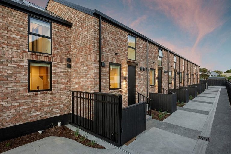 Photo of property in 2/196 Hills Road, Edgeware, Christchurch, 8013