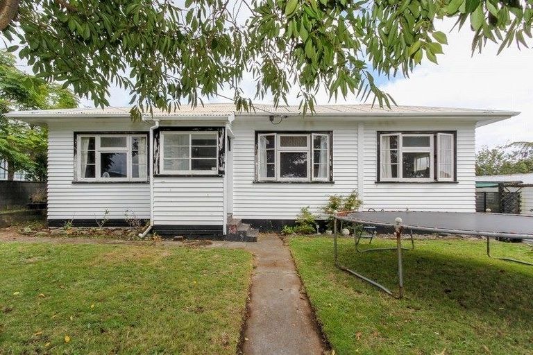 Photo of property in 166 Seaview Road, Westown, New Plymouth, 4310