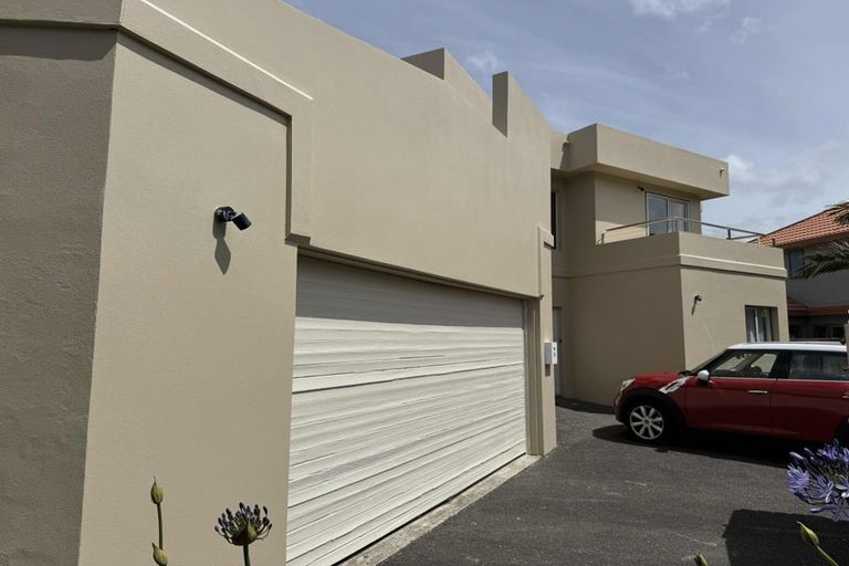 Photo of property in 14 Forbes Lane, Newlands, Wellington, 6037