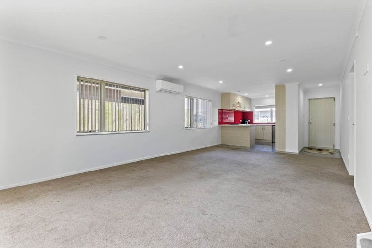 Photo of property in 24 Dolbel Place, Mangere East, Auckland, 2024