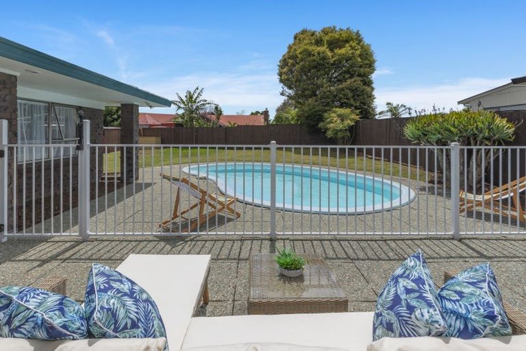 Photo of property in 11 Rippleside Place, Pahurehure, Papakura, 2113