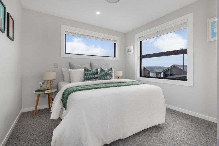 Photo of property in 14 Rotorua Grove, Aotea, Porirua, 5024