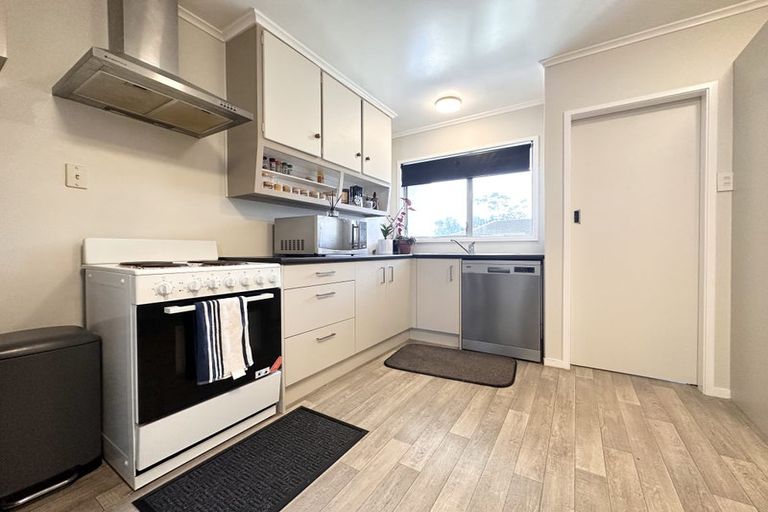 Photo of property in 2/54 Titirangi Road, New Lynn, Auckland, 0600