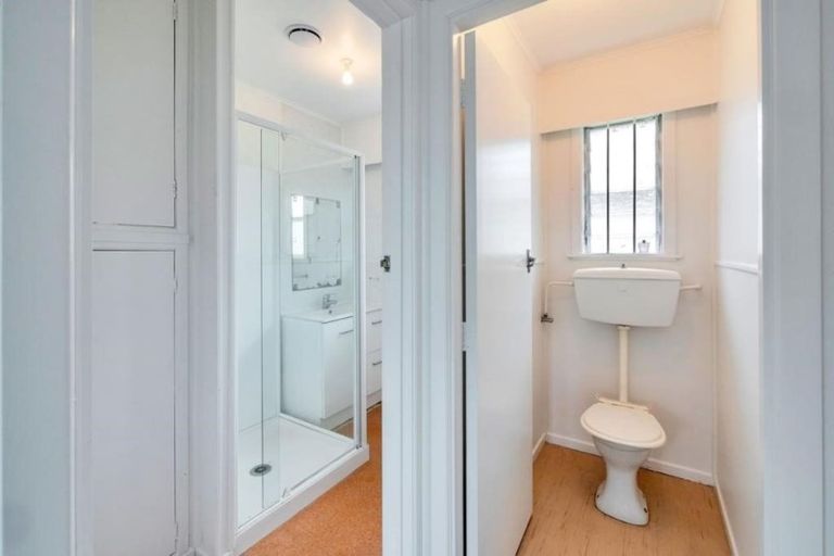 Photo of property in 2/16 Blacklock Avenue, Henderson, Auckland, 0612