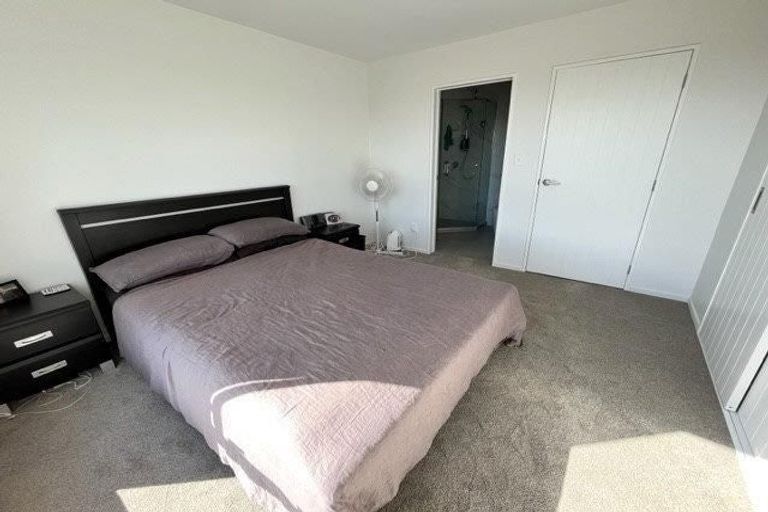Photo of property in 3/60 Highland Drive, Highland Park, Auckland, 2010