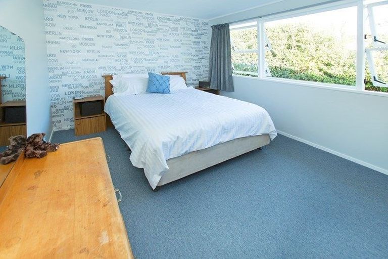 Photo of property in 214 Whangaparaoa Road, Red Beach, 0932