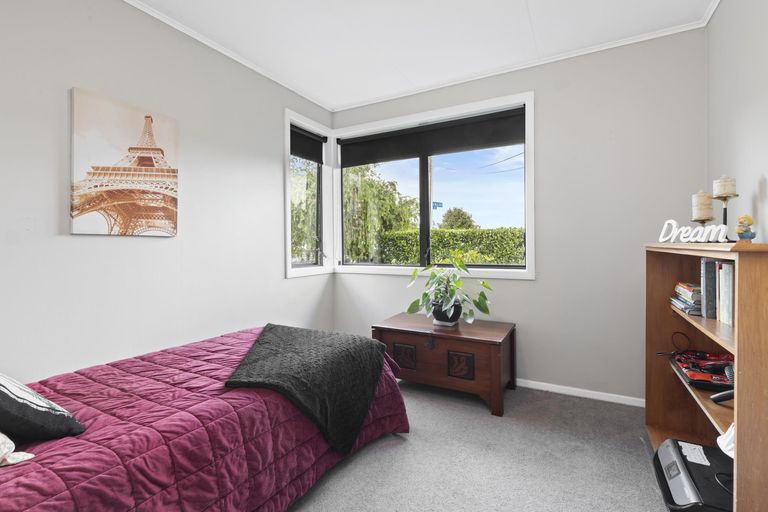 Photo of property in 16 Stonehurst Avenue, Waiuku, 2123