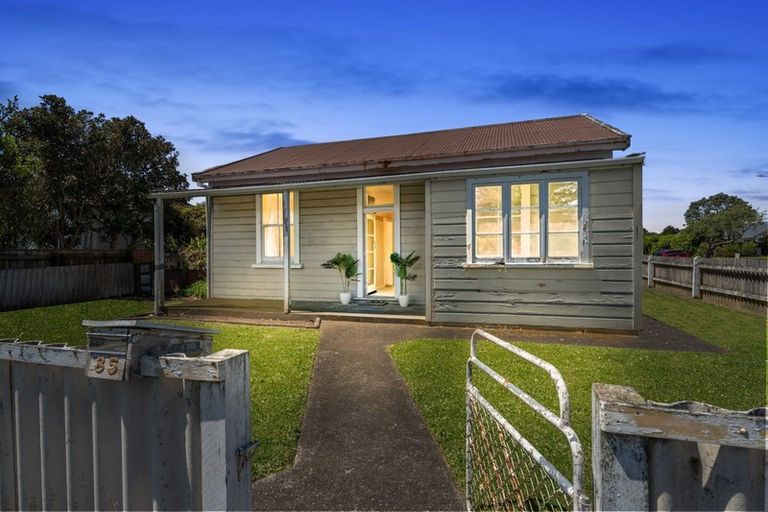Photo of property in 85 Brooklands Road, Brooklands, New Plymouth, 4310