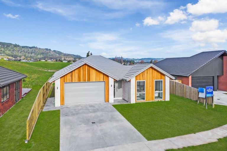 Photo of property in 16 Tarata Place, Owhata, Rotorua, 3010