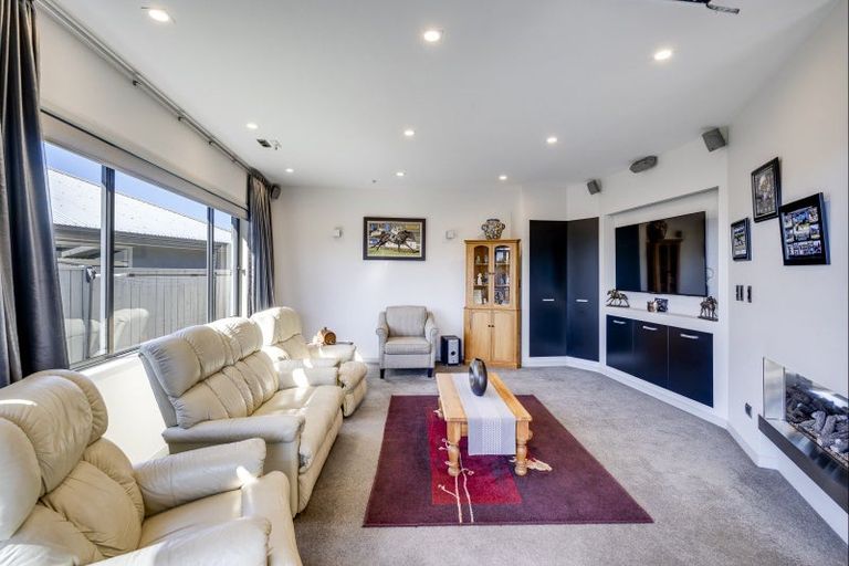 Photo of property in 17 Bourke Place, Havelock North, 4130