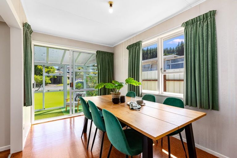 Photo of property in 10 Mimihau Grove, Wainuiomata, Lower Hutt, 5014