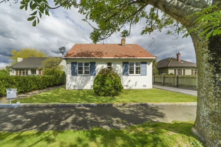 Photo of property in 86 Savage Crescent, West End, Palmerston North, 4412