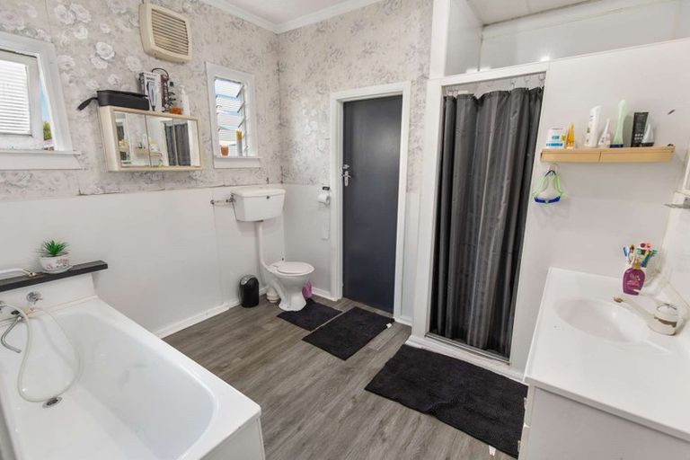 Photo of property in 698 Pioneer Highway, Takaro, Palmerston North, 4412