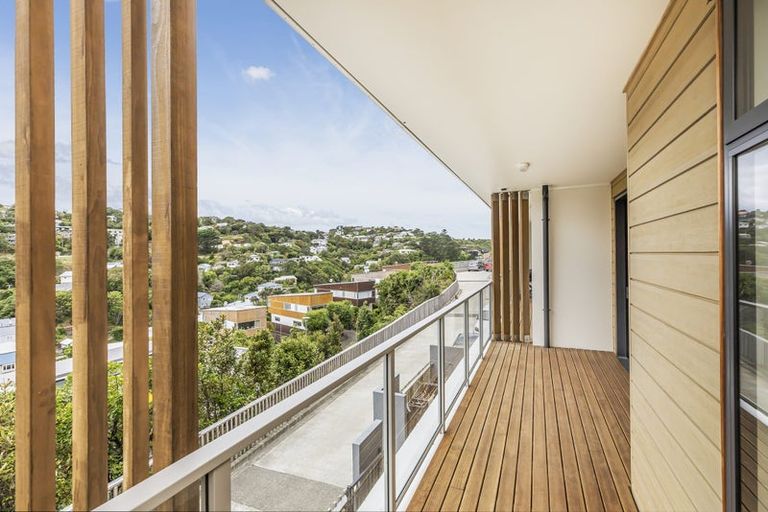 Photo of property in 4/63 Tiketike Way, Brooklyn, Wellington, 6021