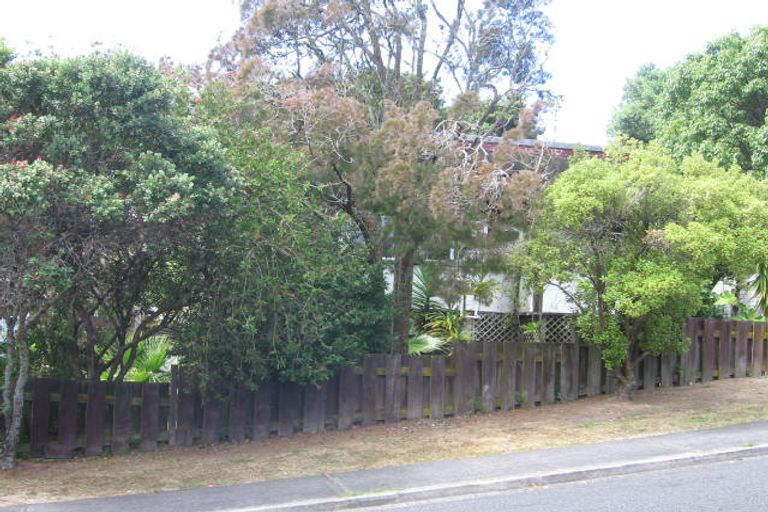 Photo of property in 3 Kathleen Street, Totara Vale, Auckland, 0627