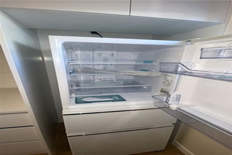 Photo of property in 5/58 Te Atatu Road, Te Atatu South, Auckland, 0610