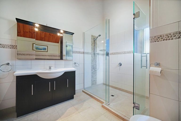 Photo of property in 13 Gilberd Place, Torbay, Auckland, 0630