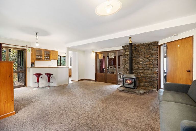 Photo of property in 68 Wynyard Crescent, Fernhill, Queenstown, 9300