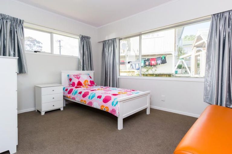 Photo of property in 36 Cron Avenue, Te Atatu South, Auckland, 0610
