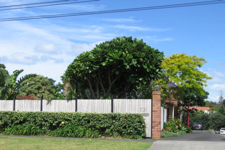 Photo of property in 13 The Esplanade, Campbells Bay, Auckland, 0630