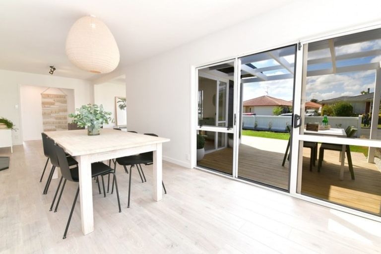 Photo of property in 7 Doment Crescent, Orewa, 0931