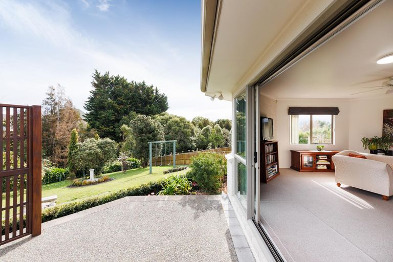Photo of property in 63 Pacific Drive, Fitzherbert, Palmerston North, 4410