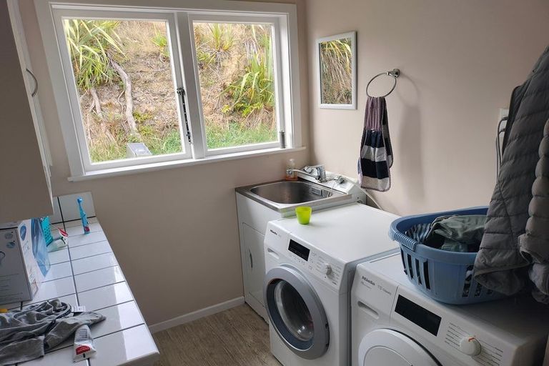 Photo of property in 11 Miles Crescent, Newlands, Wellington, 6037