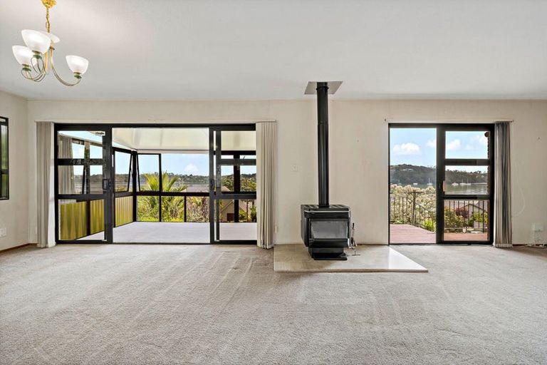 Photo of property in 53 The Terrace, Herald Island, Auckland, 0618