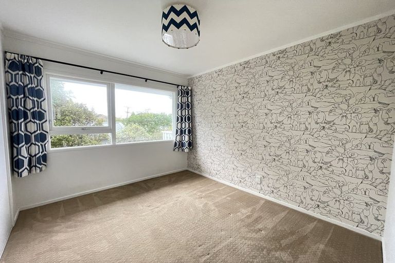 Photo of property in 1/64 Aberdeen Road, Campbells Bay, Auckland, 0620