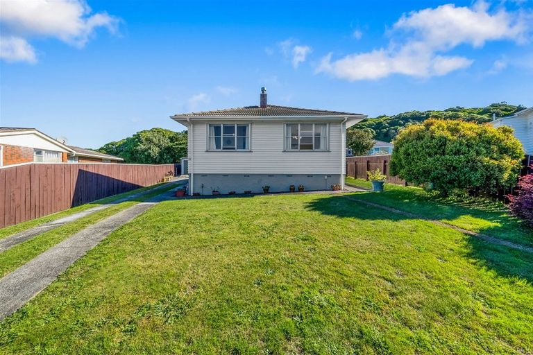Photo of property in 32 Rangituhi Crescent, Takapuwahia, Porirua, 5022