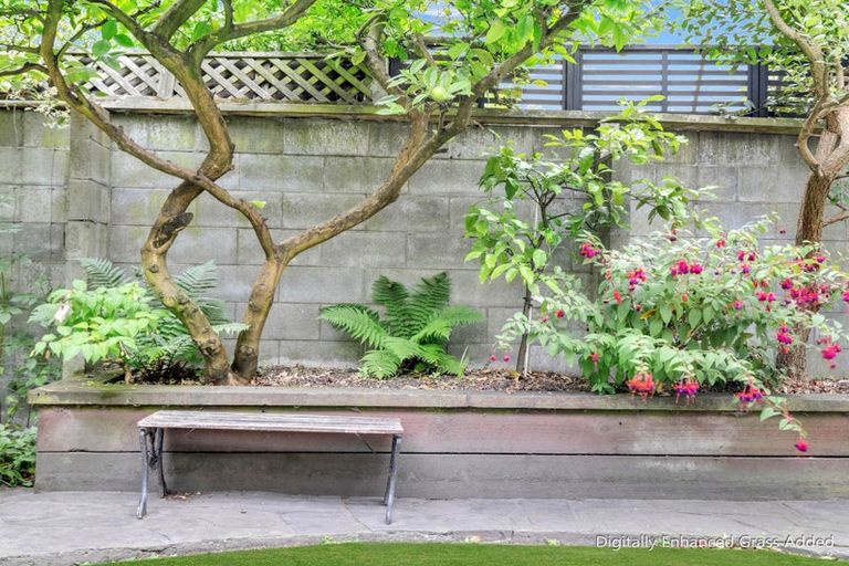 Photo of property in 33 Hewitts Road, Merivale, Christchurch, 8014